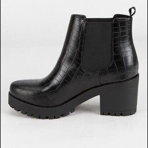 Soda Size 6 Brand Nee Chunky gator skin heel boot grunge festival